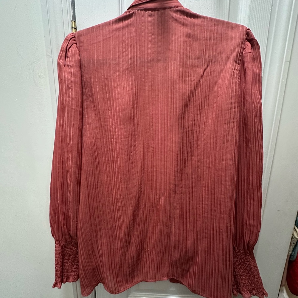 Express Rose Button-Up Blouse - Picture 3 of 5
